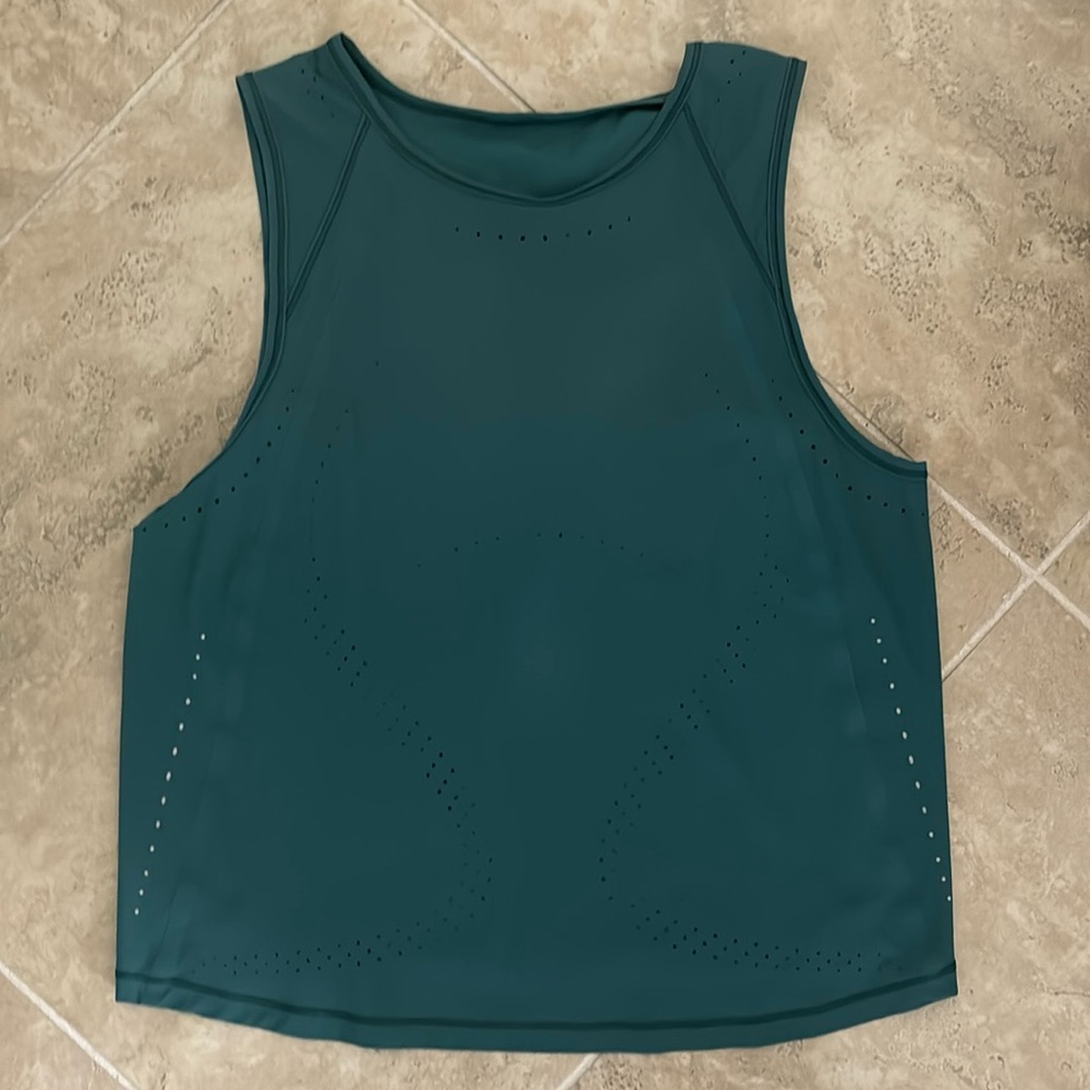 *RARE* Dark green size 4 Lululemon Perforated tank